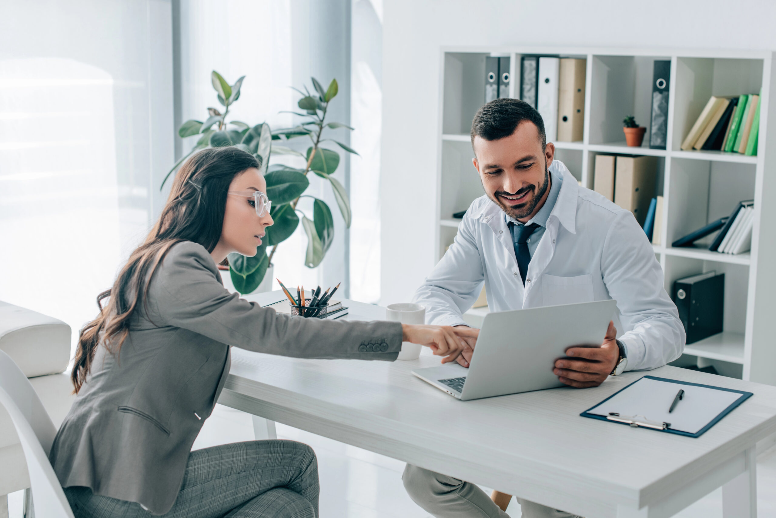 Behavioral health clinic using cybersecurity best practice during patient laptop session